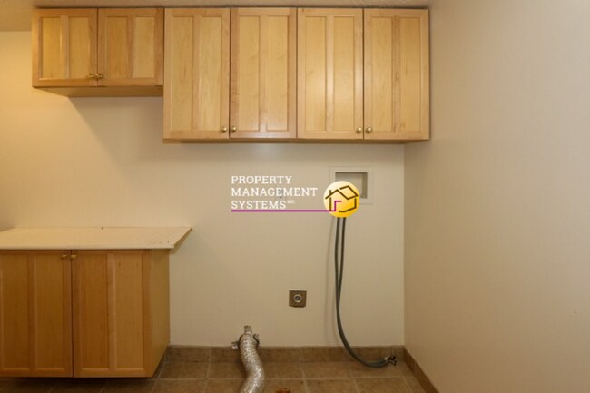 Building Photo - 4 Bedroom Cottonwood Heights Home