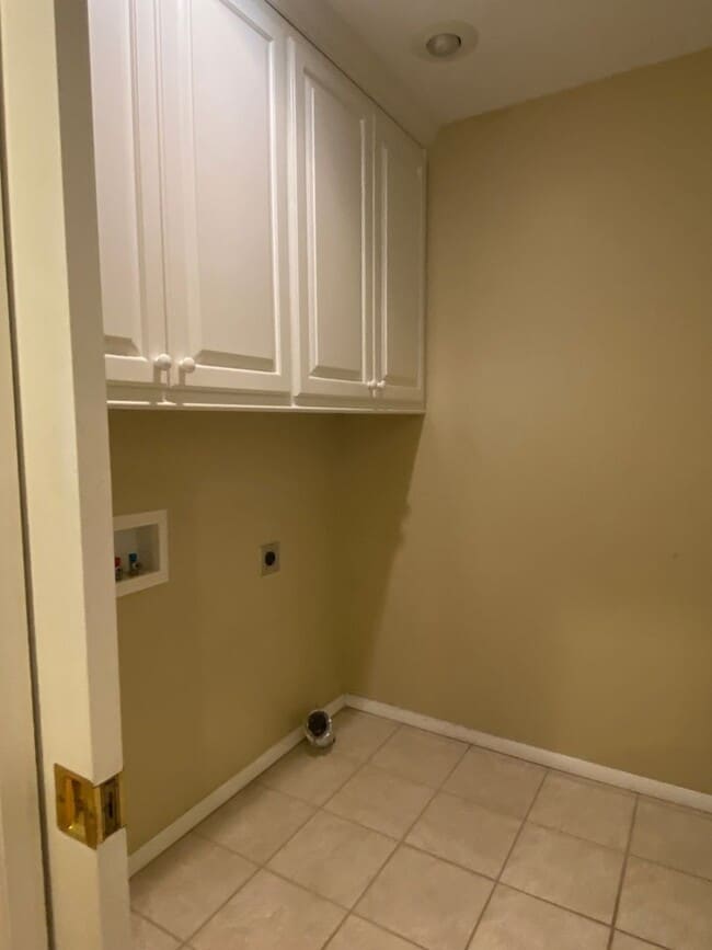 Building Photo - 3 Bed 3 Bath Home