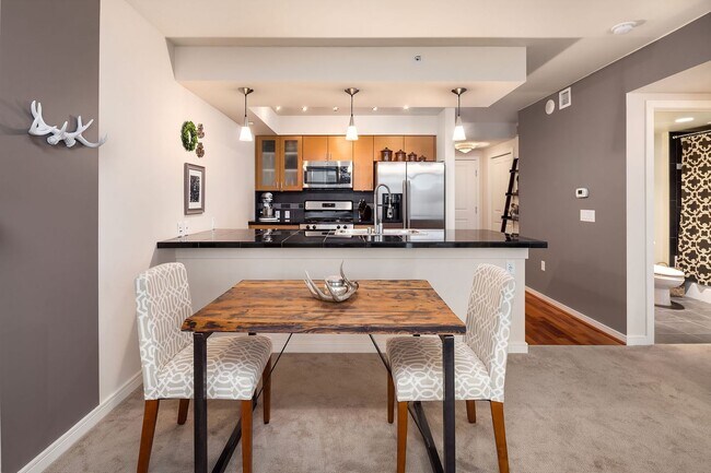 Building Photo - Cosmopolitan Condominiums ~ South Lake Union