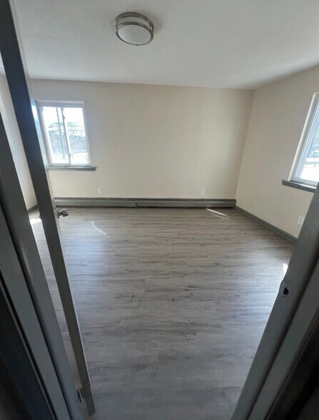 Building Photo - 608 Allen St