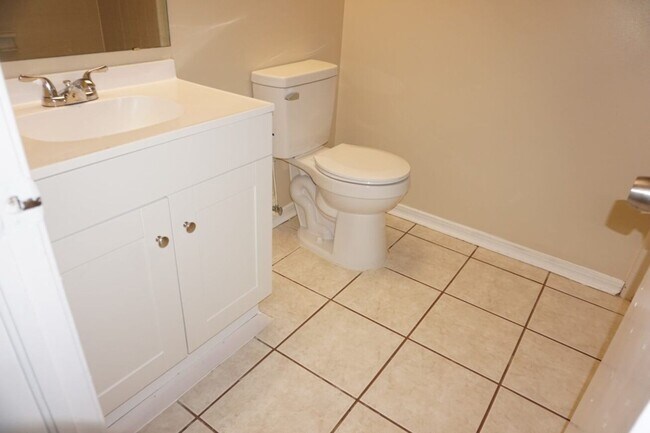 Building Photo - 3/2.5 Townhome on Westside