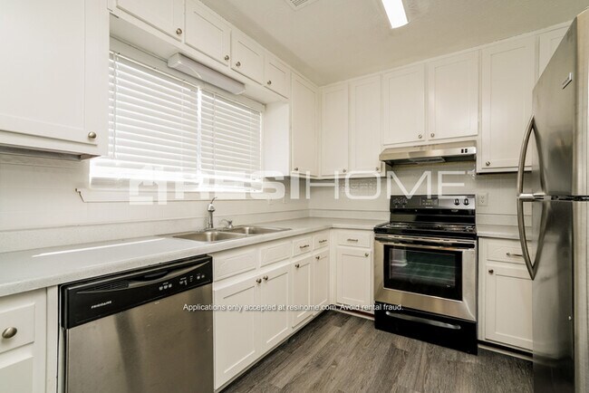 Building Photo - 935 River Glen Pl