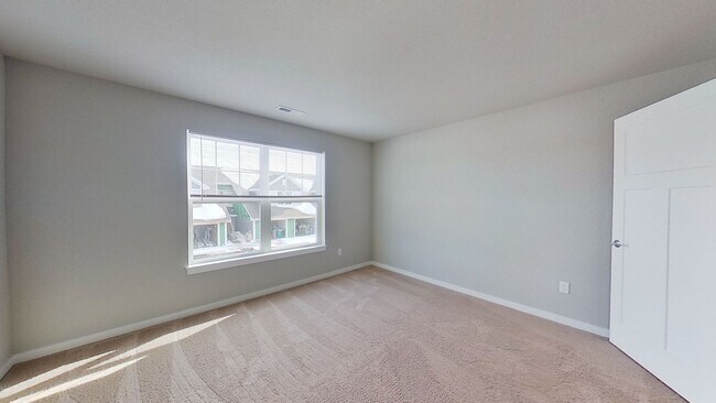 Building Photo - Like New Condo Style Upper 2 Bedroom 1 Bathroom Apartment is Available