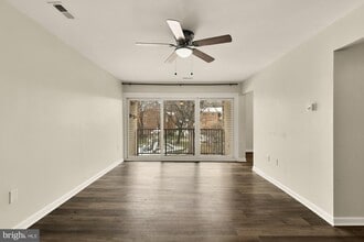 Building Photo - 882 College Pkwy