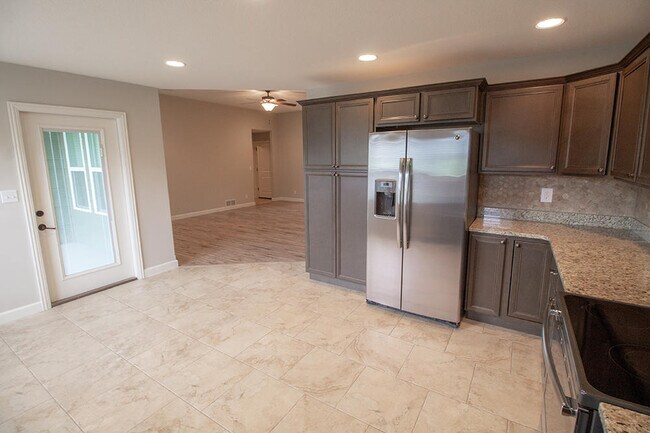 Building Photo - 7410 Oakley Dr