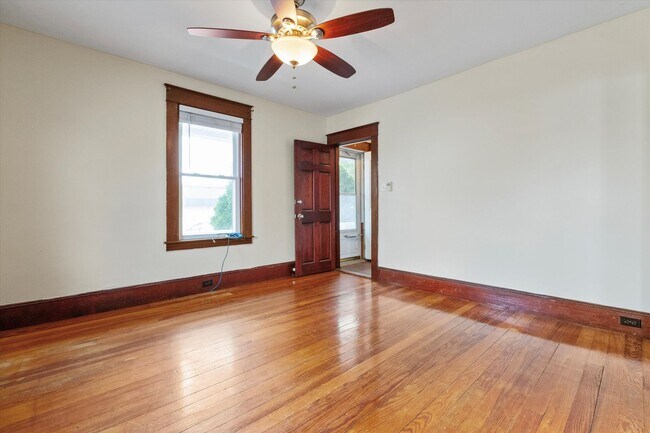 Building Photo - 164-162 Alsace St