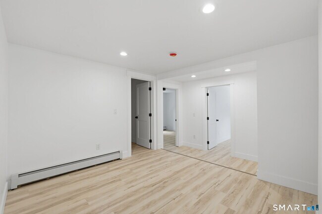 Building Photo - 765 Norwich Ave