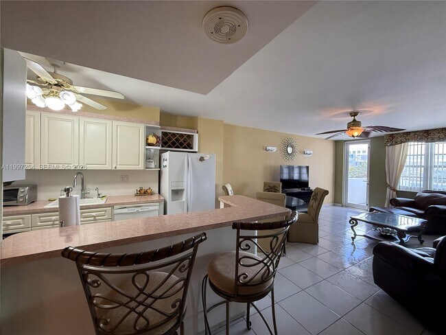 Building Photo - 100 Lincoln Rd