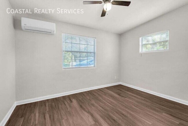 Building Photo - 213 Hawthorne Cir