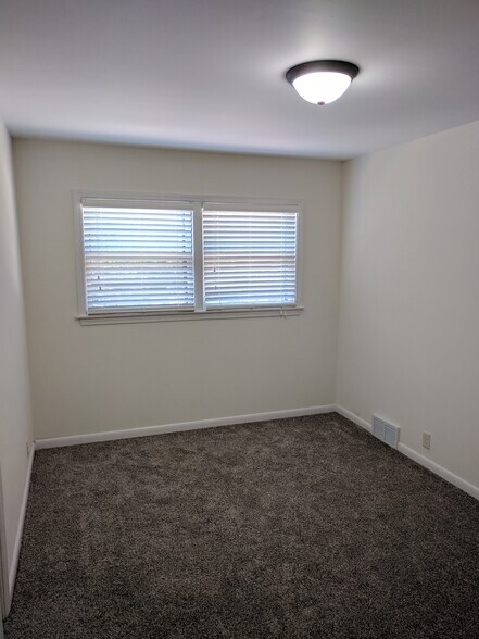 Building Photo - 6423 Powell Pl