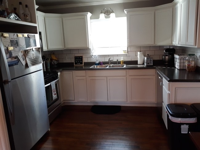 Building Photo - 1120 S Walnut St