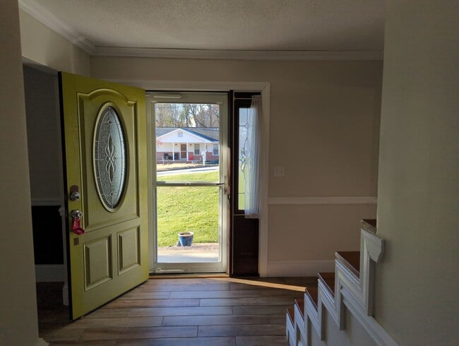 Building Photo - 513 Woodcroft Dr