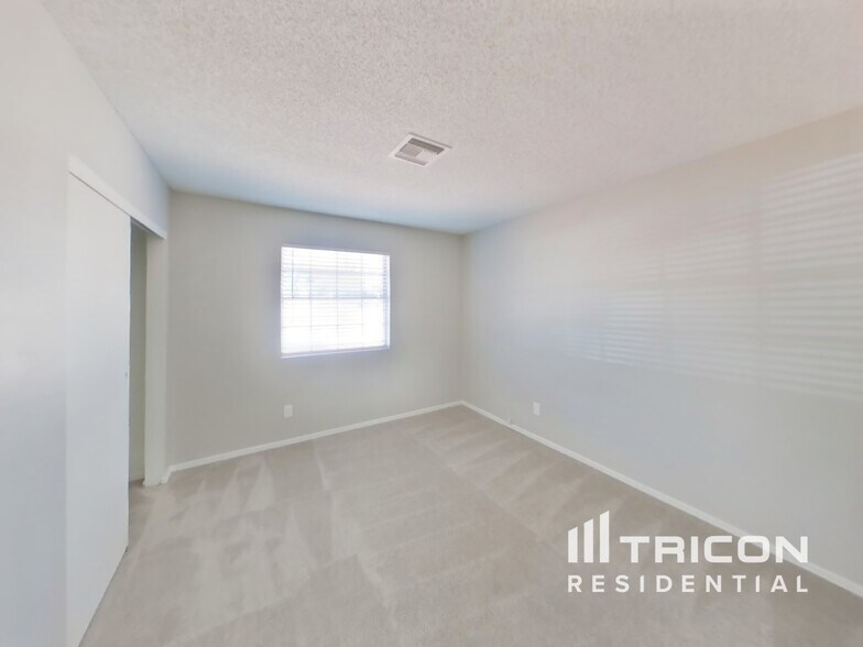 Building Photo - 8931 W Cinnabar Ave