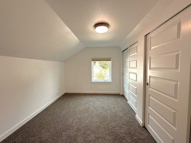 Building Photo - Modern & Stylish 4 Bed, 2.5 Bath Remodel!