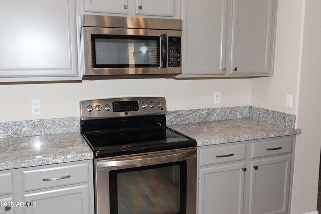 Building Photo - 6760 W Monona Dr