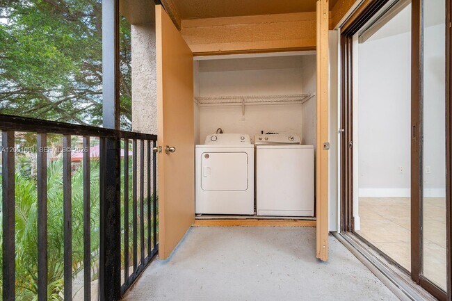 Building Photo - 15560 SW 104th Terrace