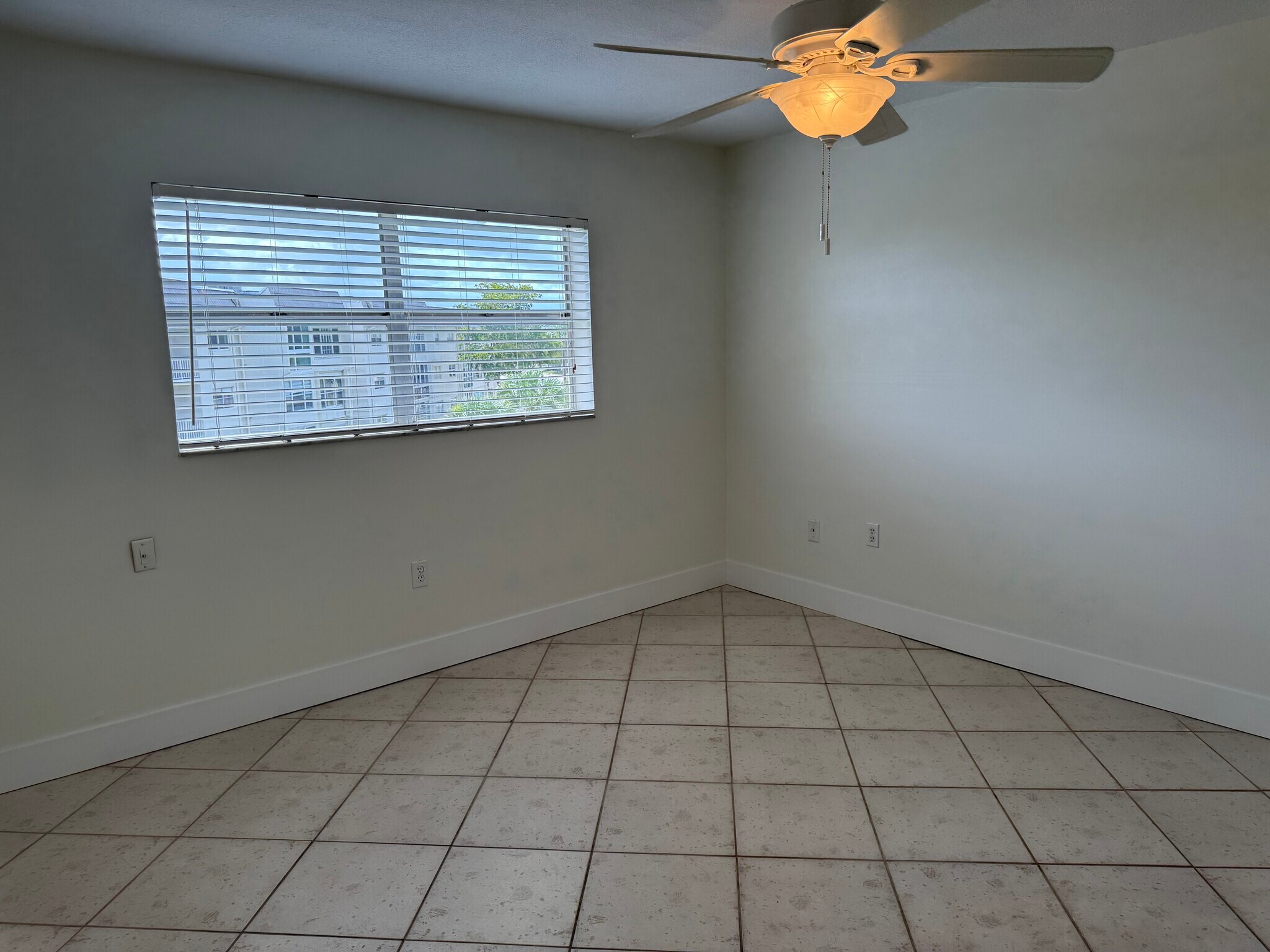Building Photo - 8305 Sunrise Lakes Blvd