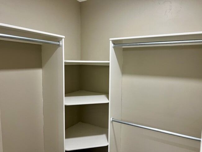 Building Photo - 753 Oak St