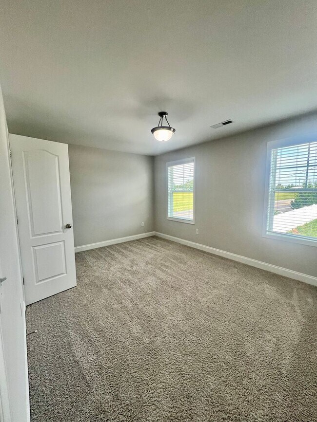 Building Photo - Stunning 4BR 3BA Home in Colfax