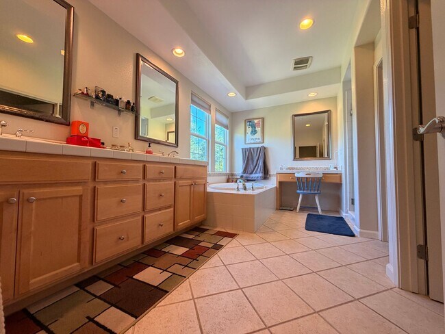 Building Photo - Beautiful Deerfield Home in One of Scotts Valley's Most Desirable Neighborhoods