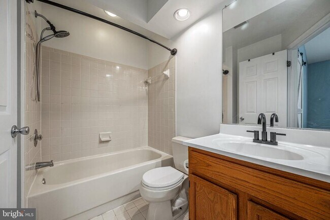 Building Photo - 616 Lions Gate Ln