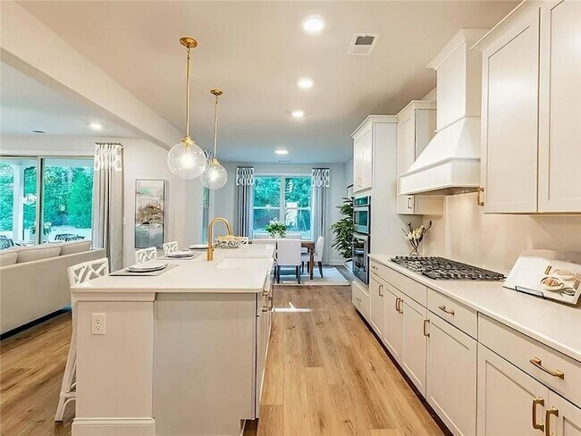 Building Photo - 7930 Tiberon Pkwy