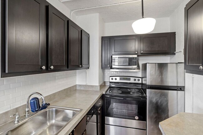 Building Photo - 28 E 16th St