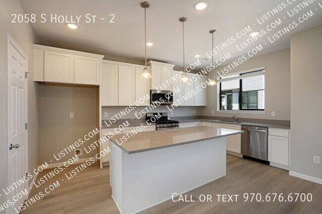 Building Photo - 2058 S Holly St