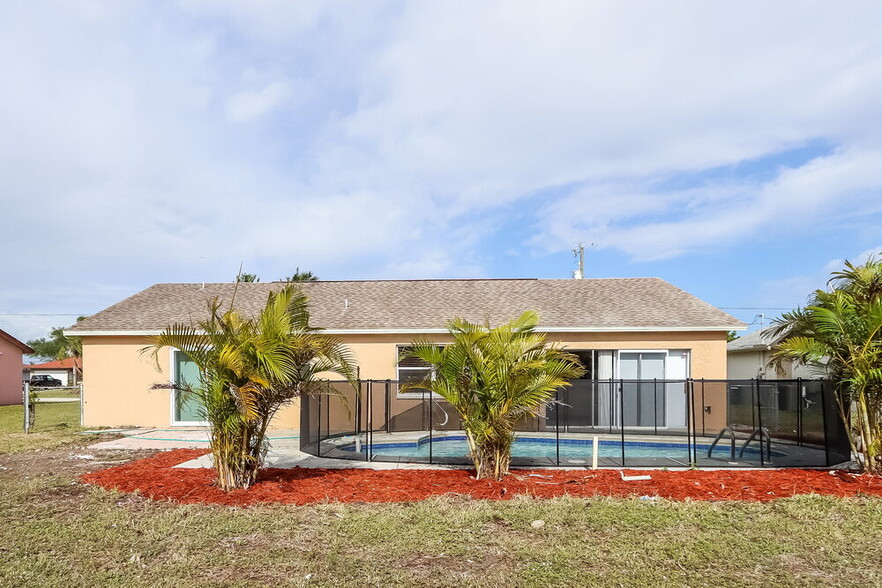 Building Photo - 1414 NE Van Loon Ln