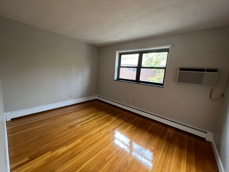 Building Photo - 266 Grove St