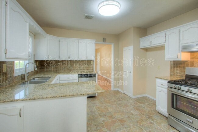 Building Photo - 230 E Zion St