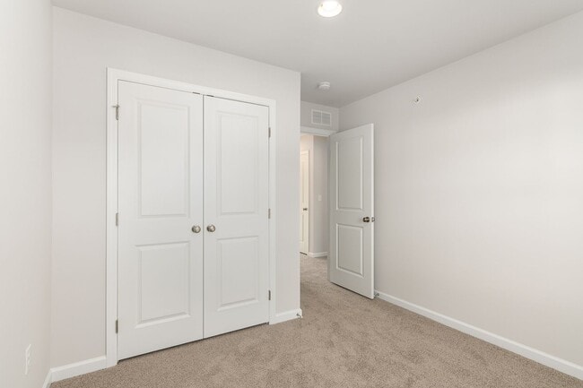 Building Photo - 3246 Parade St