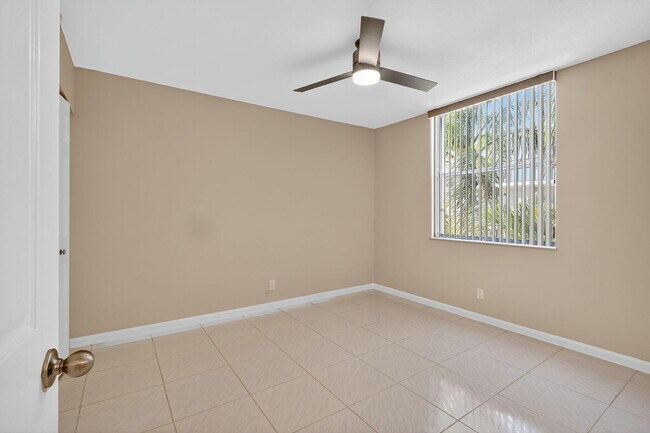 Building Photo - 14747 Cumberland Dr