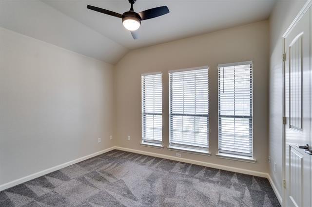 Building Photo - 9604 Palm Valley Dr