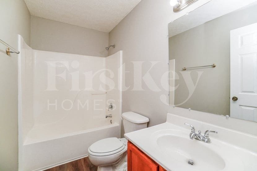 Building Photo - 81 Roxbury Dr