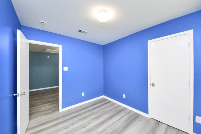 Building Photo - 12102 Helvick Cres Ave