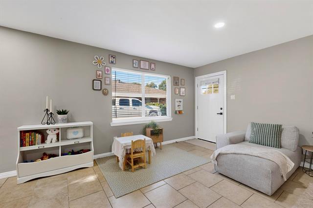 Building Photo - 10018 Olmos Dr