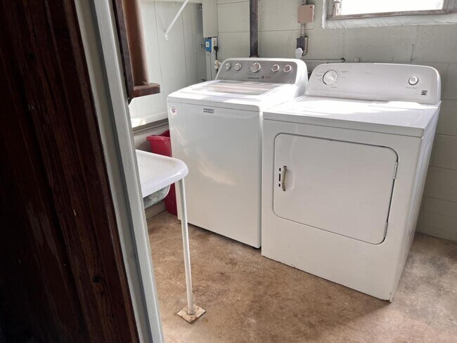 Building Photo - 2527 Emily Ln