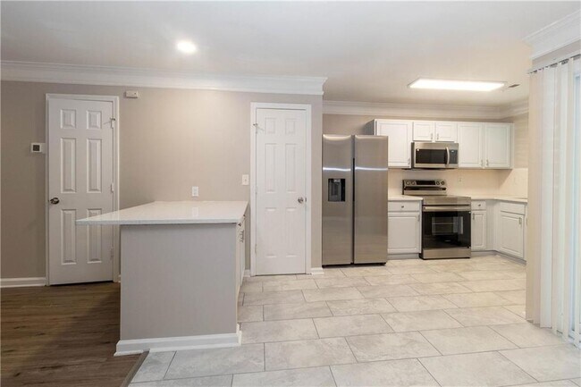 Building Photo - 745 Crestwell Cir