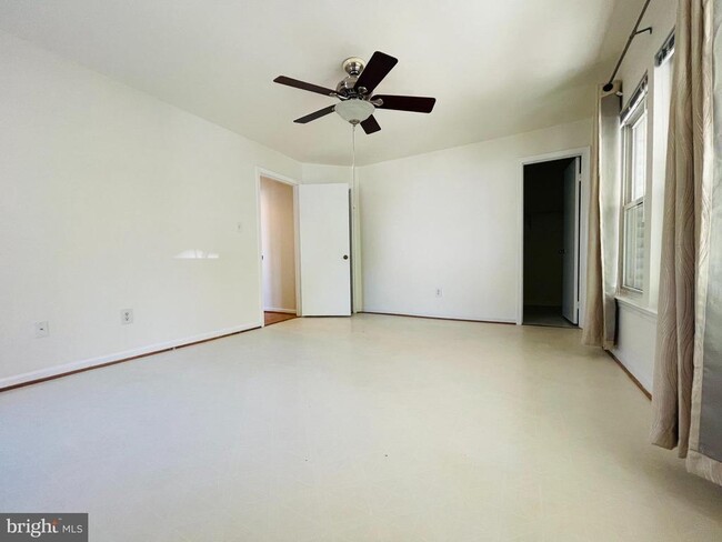 Building Photo - 7715 Lafayette Forest Dr