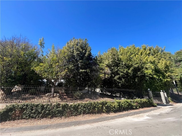 Building Photo - 9625 Oak Pass Rd