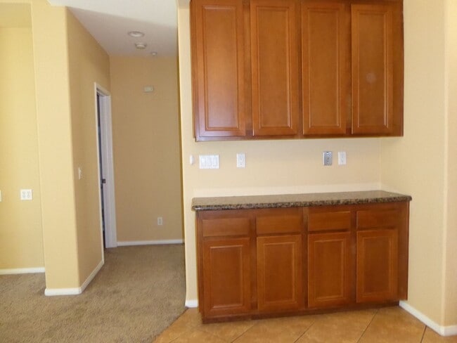 Building Photo - Conveniently located 3 BR, 3 Bath townhome in Coronado Ranch, close to everything.