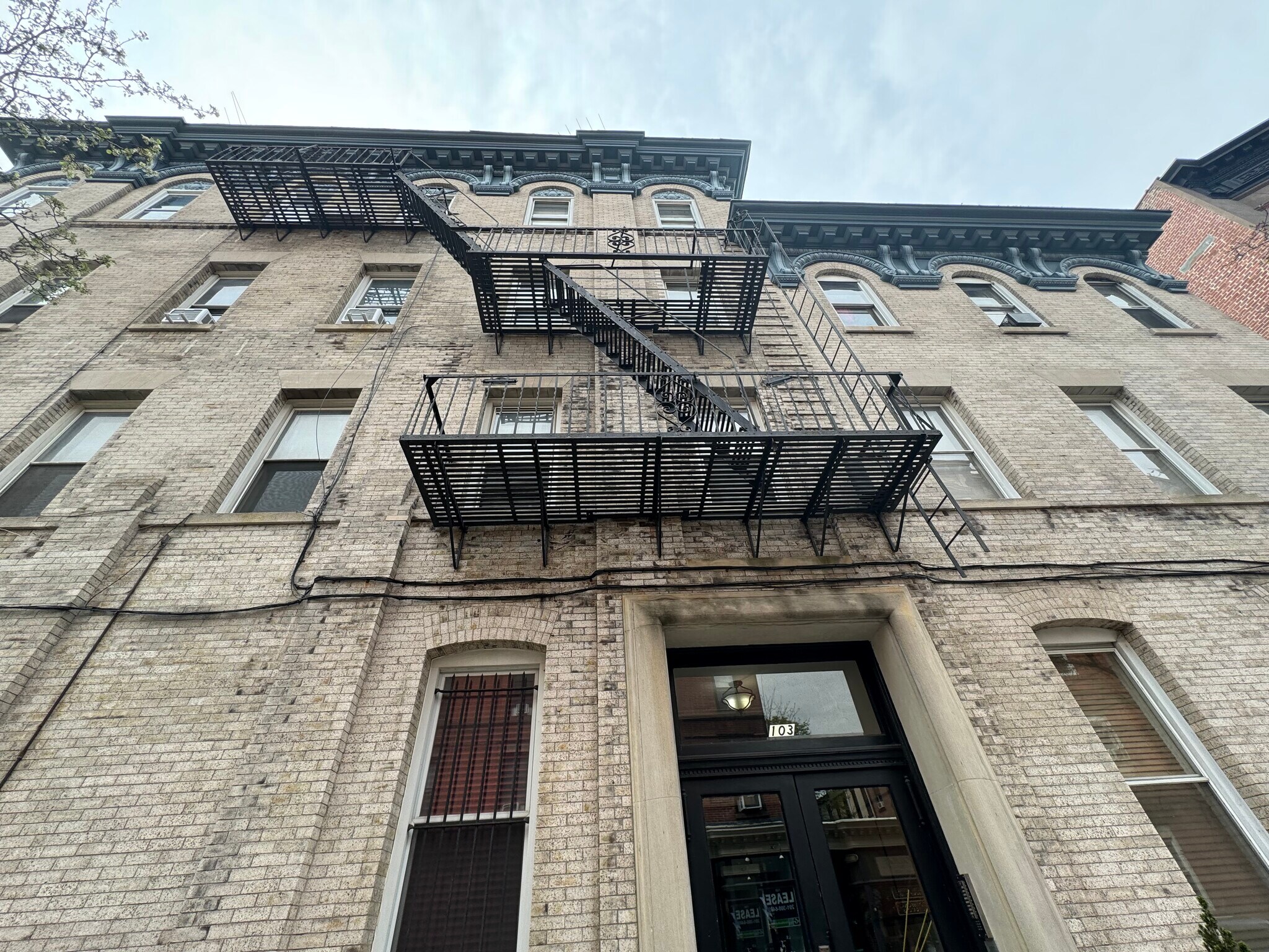 Building Photo - 103 12th St