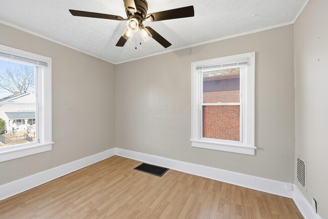 Building Photo - 1452 Summit St