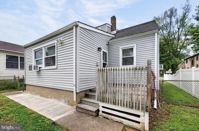 Building Photo - 135 Keswick Ave