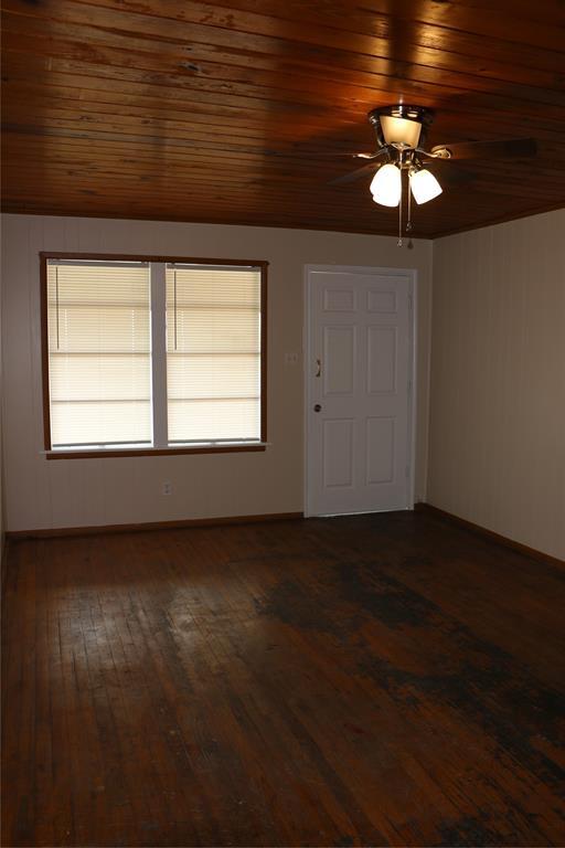 Building Photo - 502 W 8th St