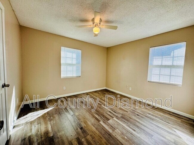 Building Photo - 167 Lauren Ln