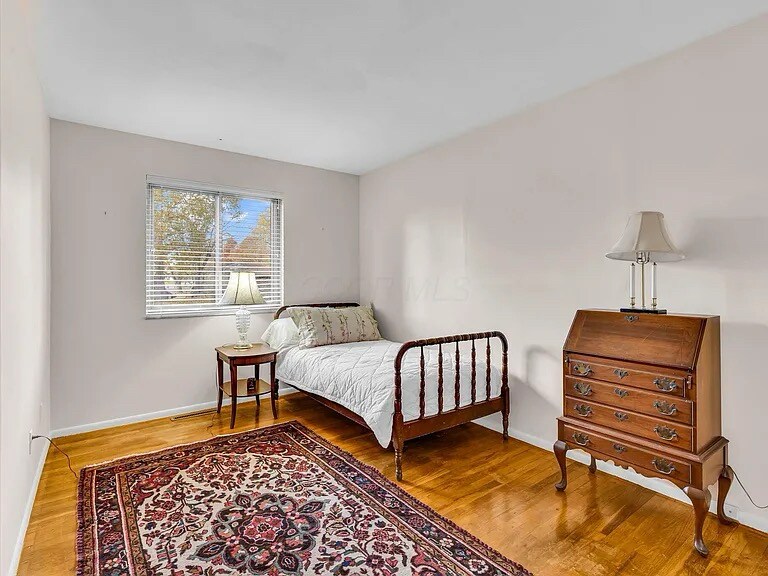 Building Photo - 300 Brookhaven Dr E