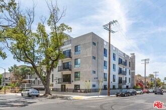 Building Photo - 857 Hayworth Ave