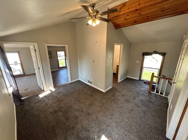 Landing/Hallway - 424 Allen St
